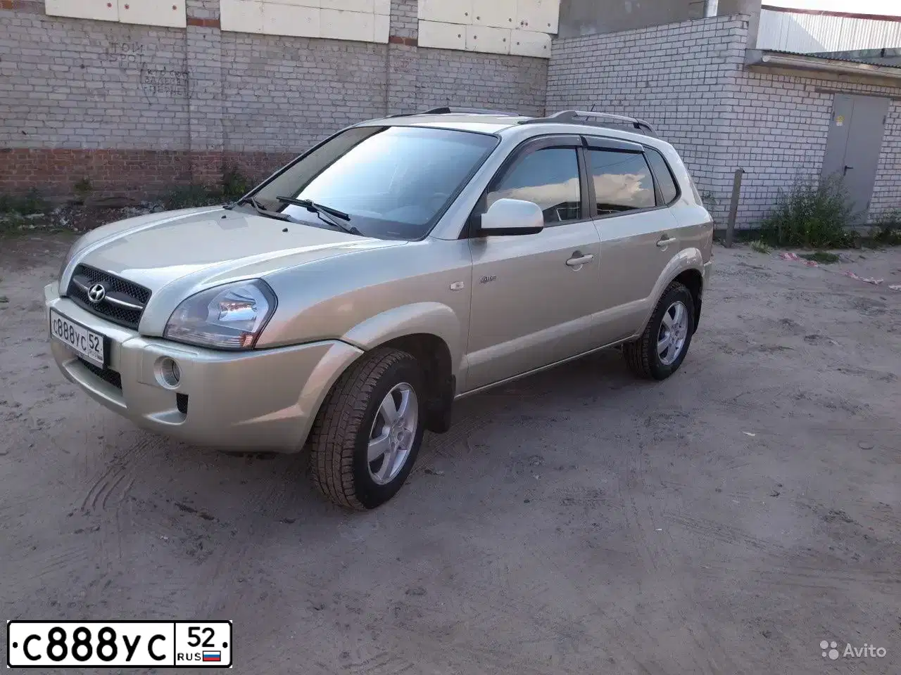 Фото автомобиля FORD FOCUS, 2003 — госномер С888УС52. Цвет: СЕРО-ЗОЛОТИСТЫЙ