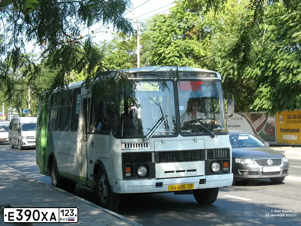 Фото автомобиля PAZ 4234, 2005 — госномер Е390ХА123. Цвет: БЕЛО-ЗЕЛЕНЫЙ
