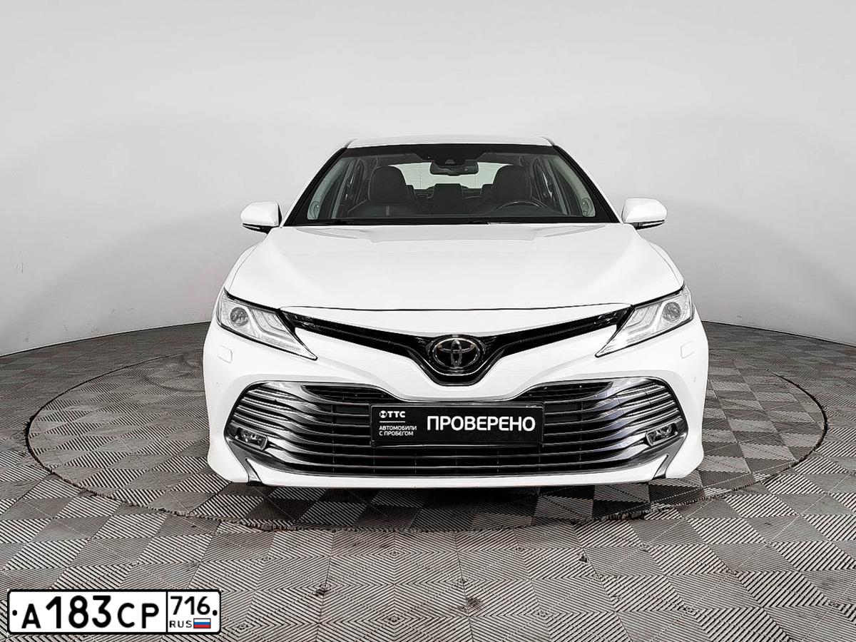 Фото автомобиля TOYOTA CAMRY, 2018 — госномер А183СР716. Цвет: БЕЛЫЙ ПЕРЛАМУТР