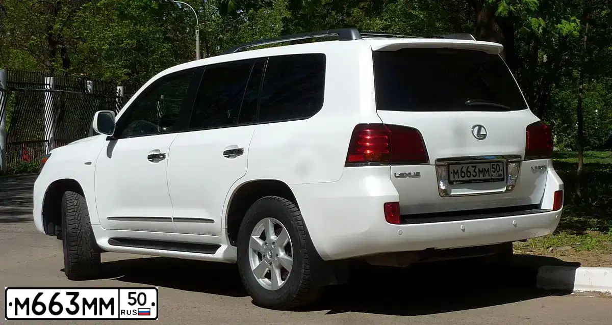 Фото автомобиля TOYOTA LANDCRUISER 200, 2016 — госномер М663ММ50. Цвет: КРАСНО-КОРИЧНЕВЫЙ
