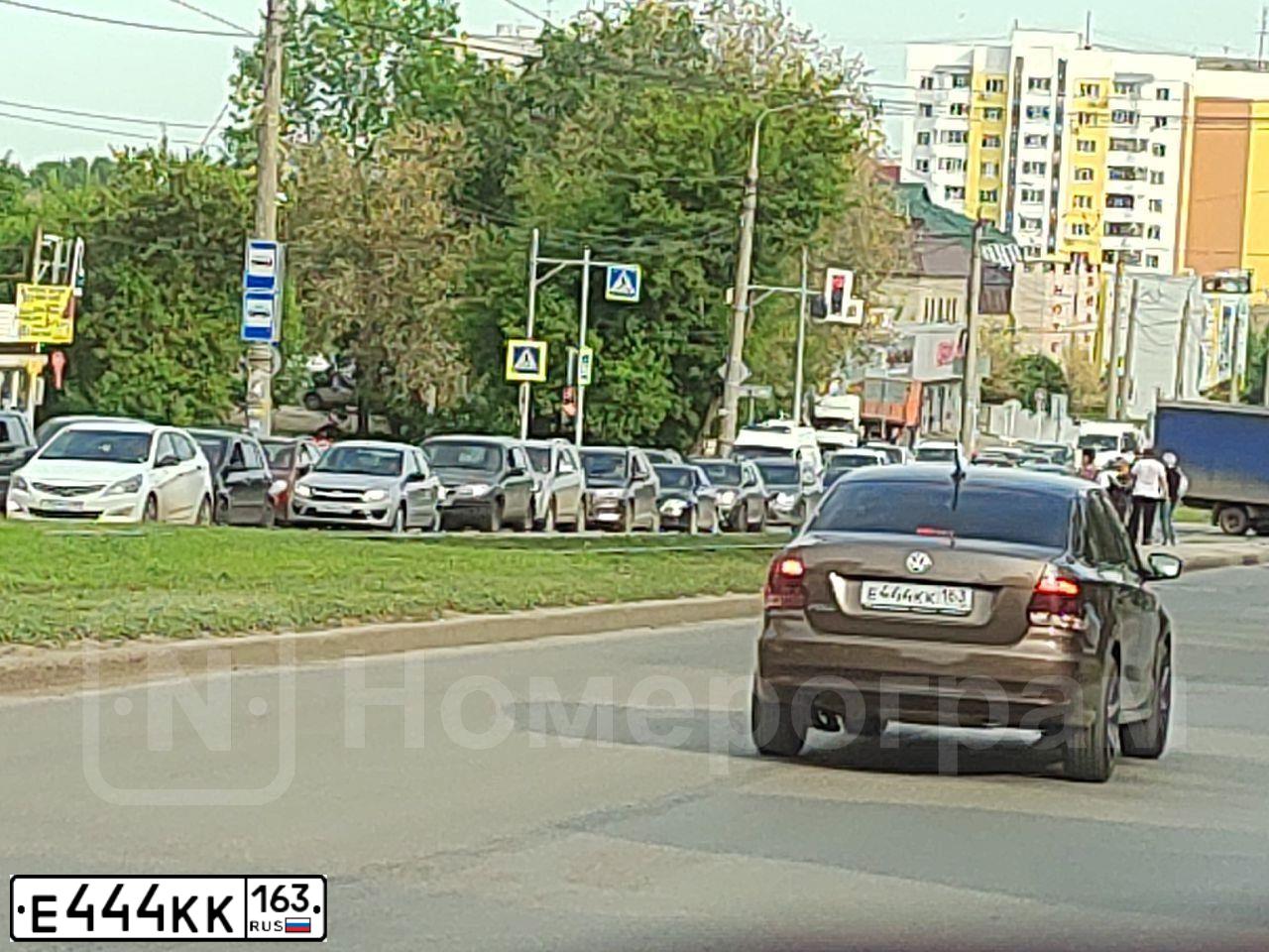 Фото автомобиля LADA 2170 PRIORA, 2009 — госномер Е327АХ181. Цвет: ТЕМНО-ВИШНЕВЫЙ