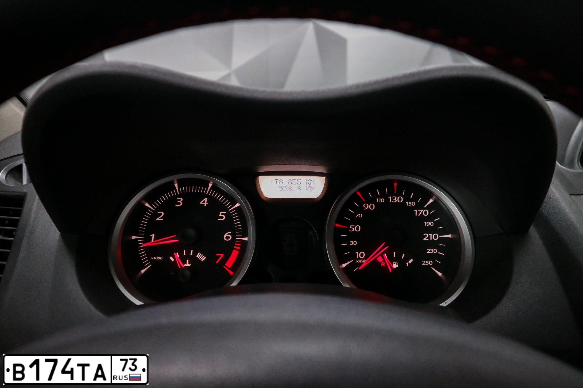 Фото автомобиля RENAULT MEGANE, 2007 — госномер М626ОМ13. Цвет: СЕРО-БЕЖЕВЫЙ