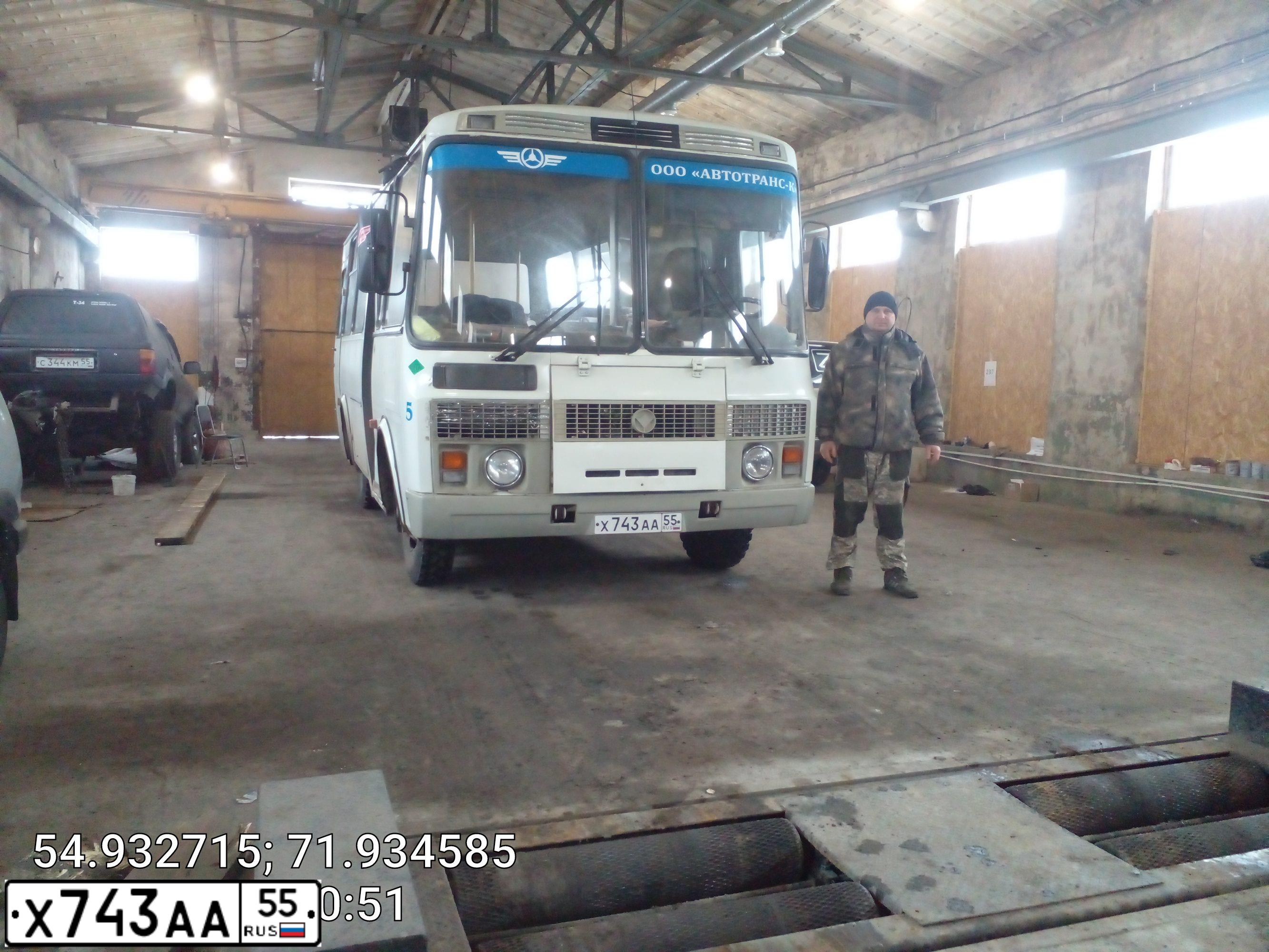 Фото автомобиля PAZ 3205, 2010 — госномер М277НЕ750. Цвет: Белый