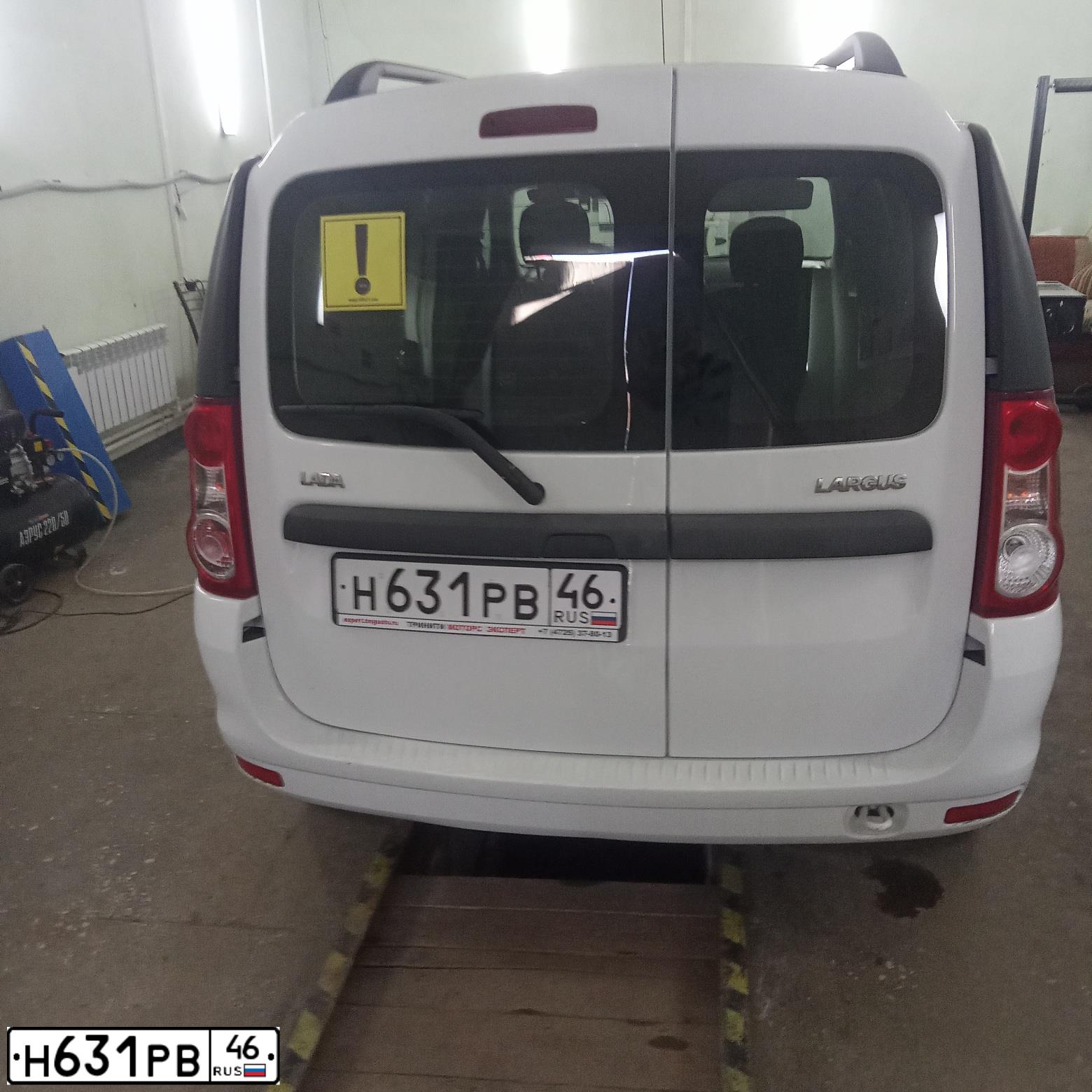 Фото автомобиля LADA LARGUS, 2015 — госномер Н631РВ46. Цвет: Белый