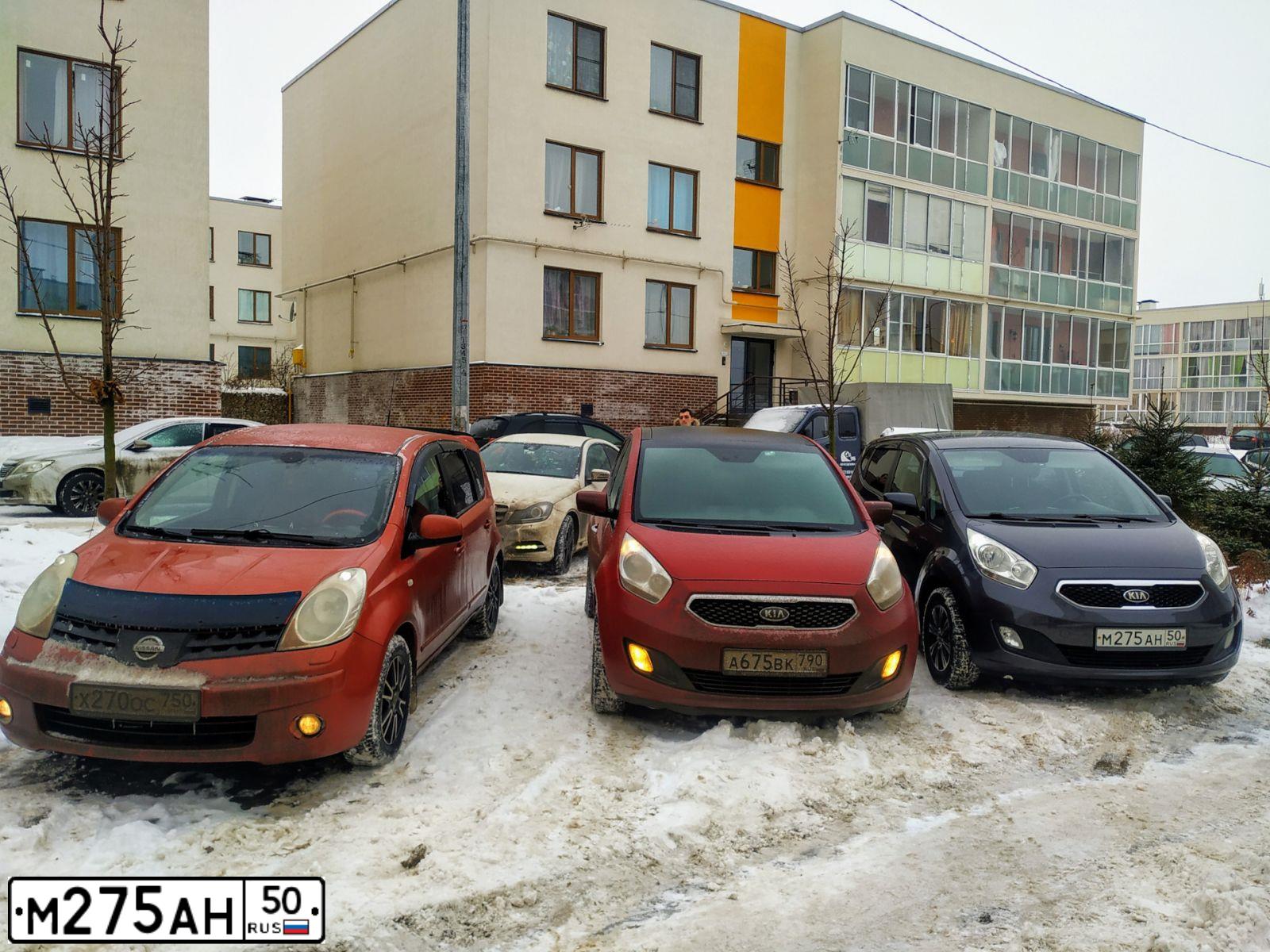 Фото автомобиля KIA VENGA, 2013 — госномер М275АН50. Цвет: Серый