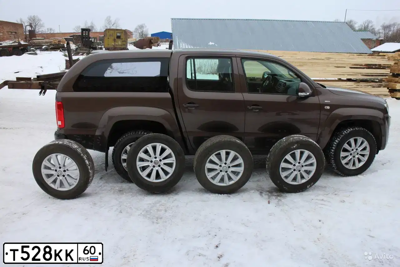 Фото автомобиля VOLKSWAGEN AMAROK, 2013 — госномер Т528КК60. Цвет: Коричневый