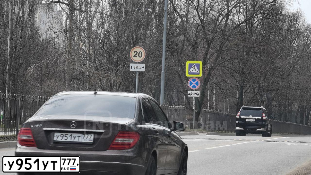 Фото автомобиля MERCEDES-BENZ C180, 2012 — госномер У606ВМ716. Цвет: Коричневый