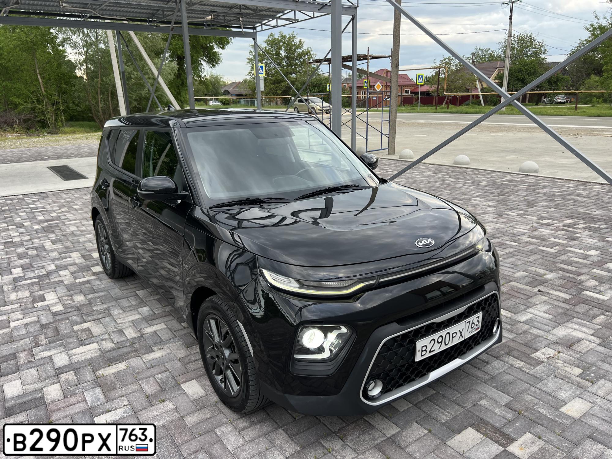 Фото автомобиля KIA SOUL, 2020 — госномер О022ОА126. Цвет: ЧЕРНЫЙ