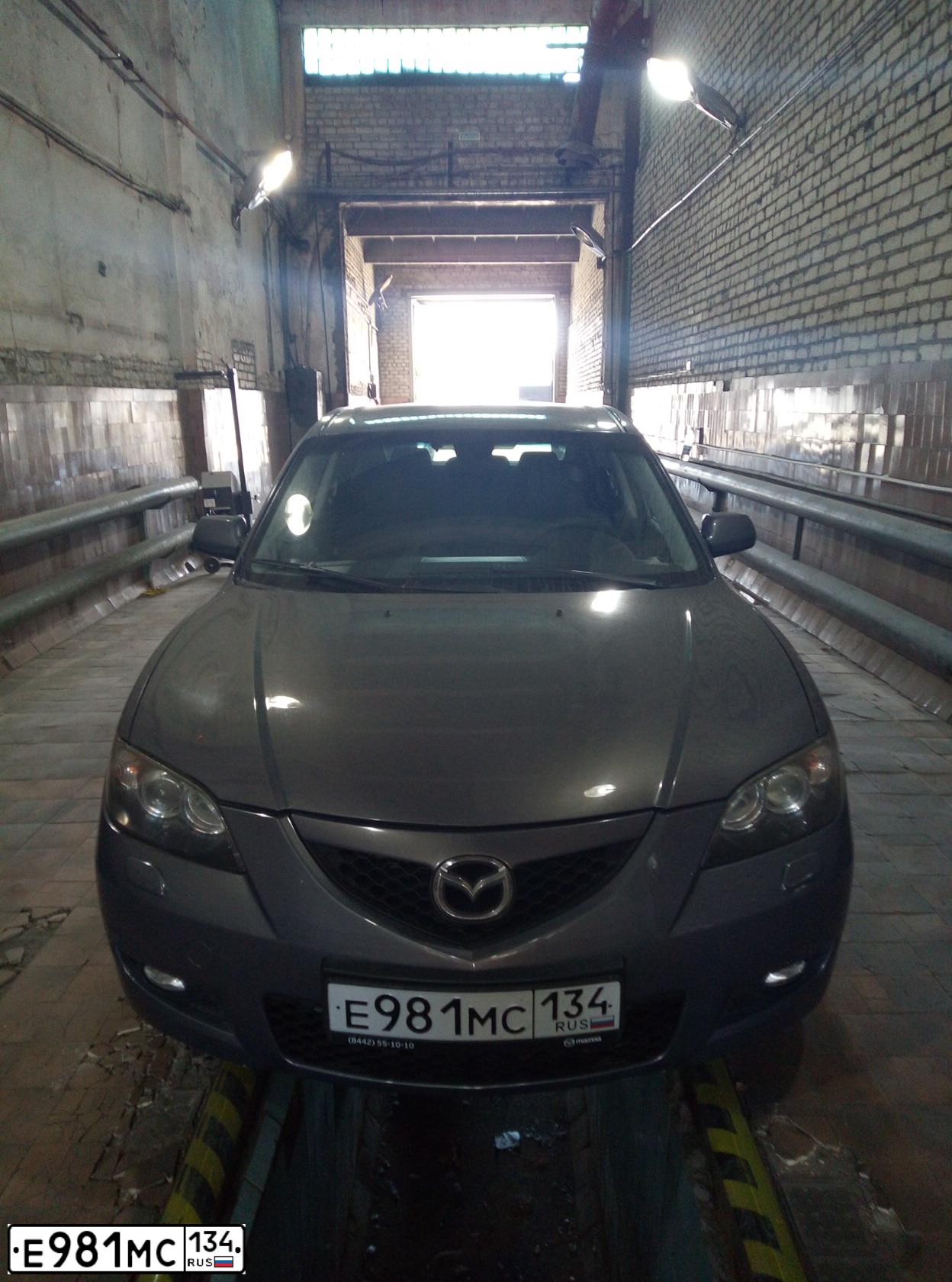 Фото автомобиля MAZDA 3, 2006 — госномер М333СК34. Цвет: СЕРЫЙ