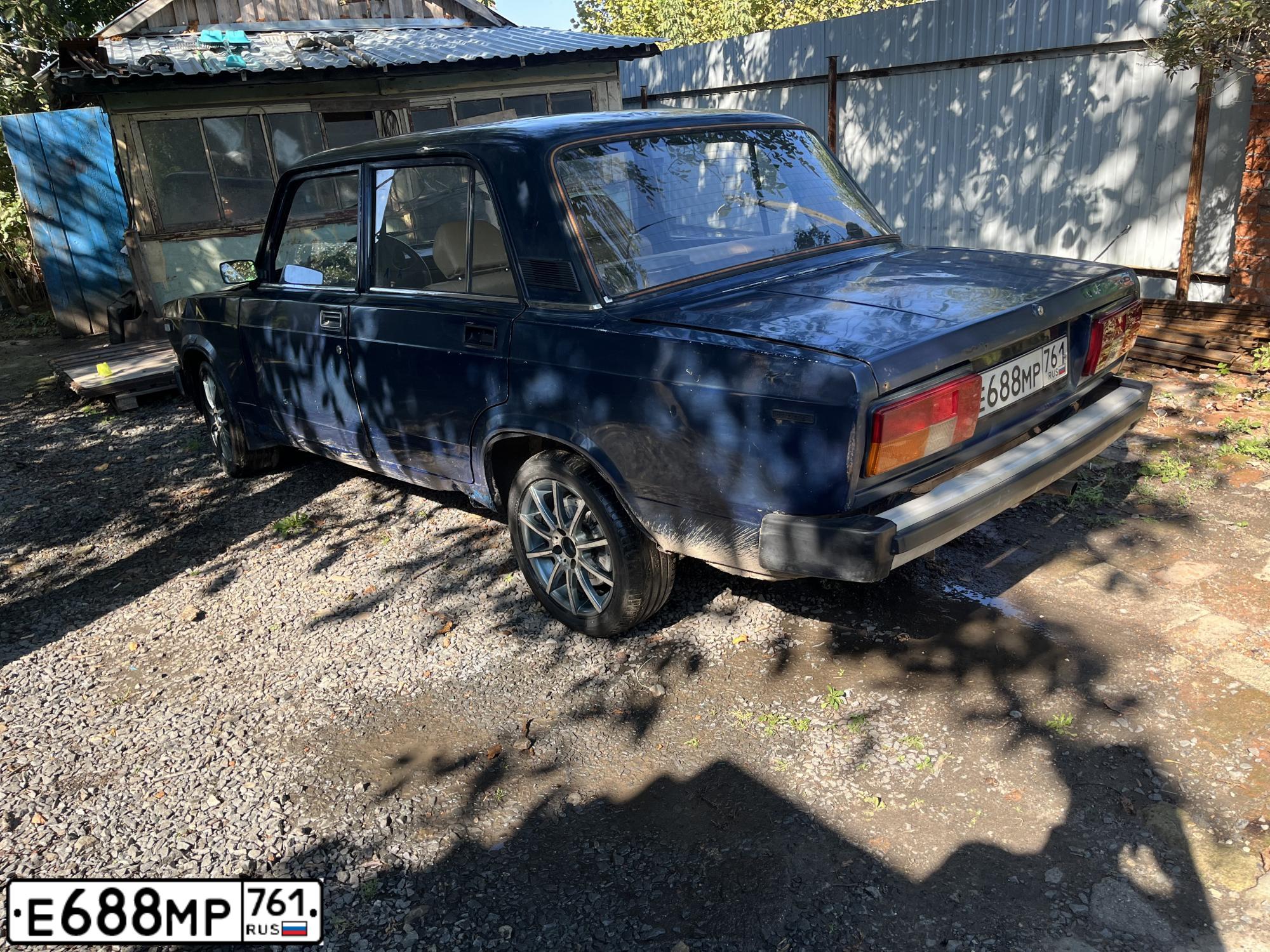 Фото автомобиля LADA 2105, 1988 — госномер Е688МР761. Цвет: Т.СИНИЙ