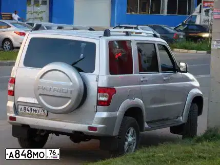 Фото автомобиля UAZ 3163 PATRIOT, 2016 — госномер А848МО76. Цвет: СВЕТЛО-СЕРЫЙ
