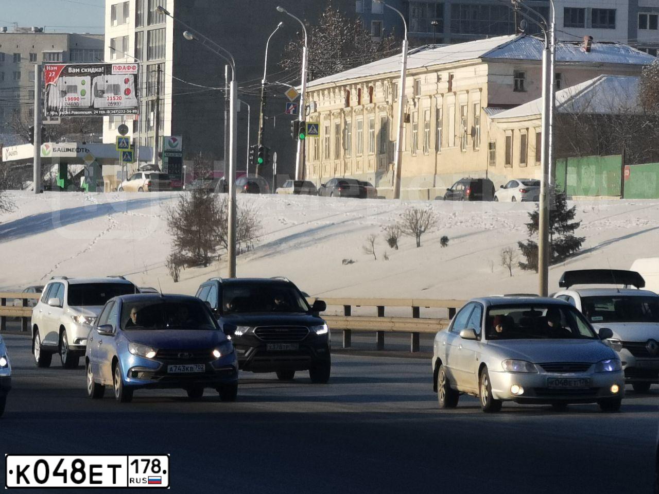 Фото автомобиля KIA SPECTRA, 2006 — госномер Е851КМ702. Цвет: АЛМАЗНОЕ СЕРЕБРО