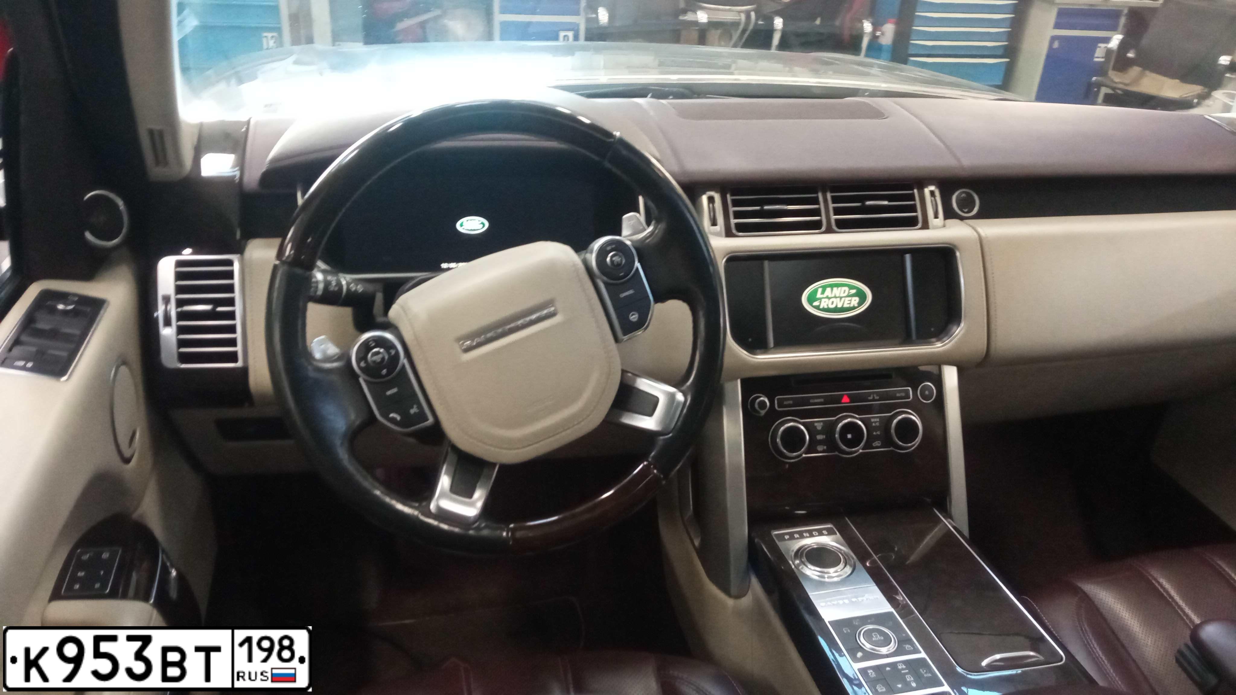 Фото автомобиля LANDROVER RANGE ROVER, 2016 — госномер К953ВТ198. Цвет: ЧЕРНЫЙ