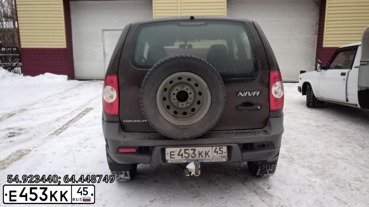 Фото автомобиля CHEVROLET NIVA, 2011 — госномер Е453КК45. Цвет: КРАСНО-КОРИЧНЕВЫЙ МЕТАЛЛИК