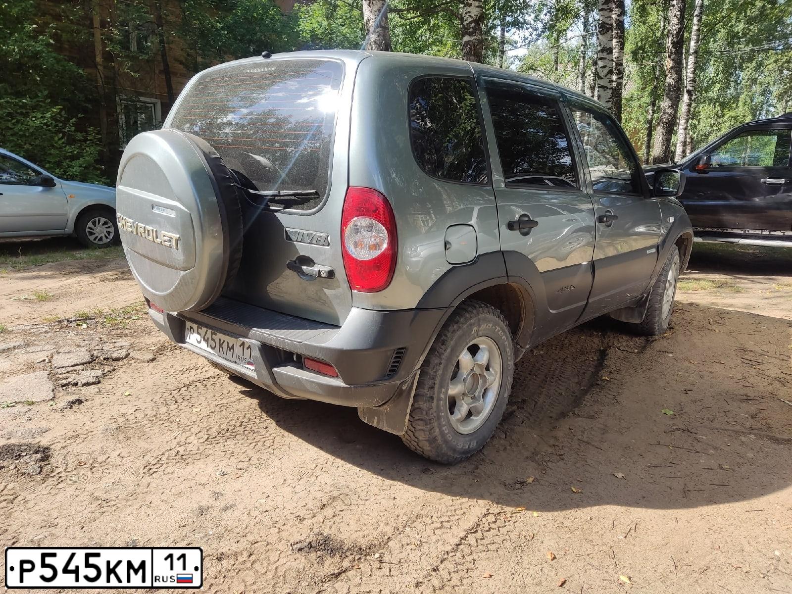 Фото автомобиля CHEVROLET NIVA, 2015 — госномер Р170УА11. Цвет: ТЕМНО-СЕРЫЙ МЕТАЛЛИК
