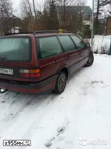 Фото автомобиля VOLKSWAGEN PASSAT, 1992 — госномер У081ХВ78. Цвет: ВИШНЕВЫЙ