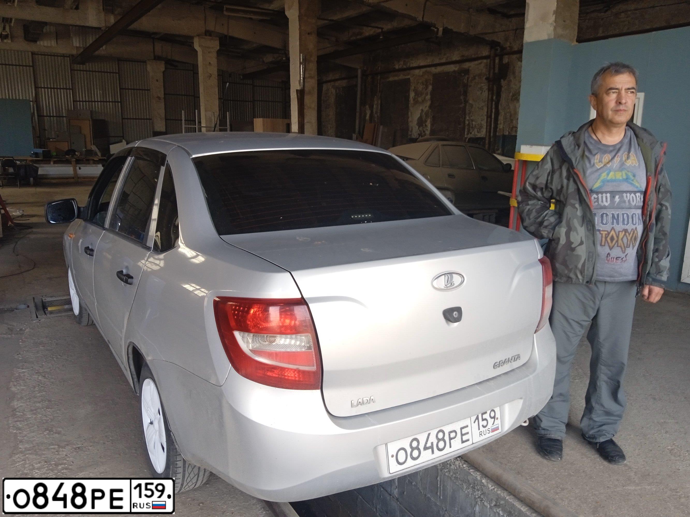 Фото автомобиля LADA 2190 GRANTA, 2013 — госномер Т555СА59. Цвет: СЕРЕБРИСТЫЙ