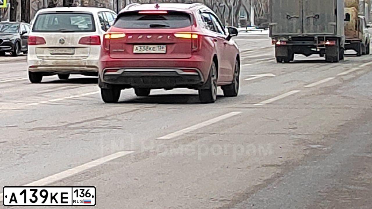 Фото автомобиля BMW SERIE 3, 2012 — госномер Е036ЕК36. Цвет: Белый