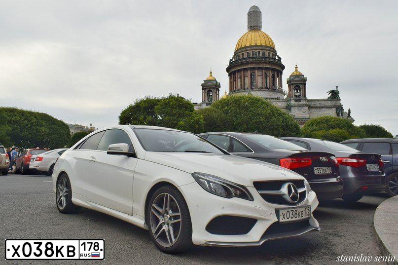 Фото автомобиля MERCEDES E-KLASSE, 2015 — госномер Е825ОР198. Цвет: Белый