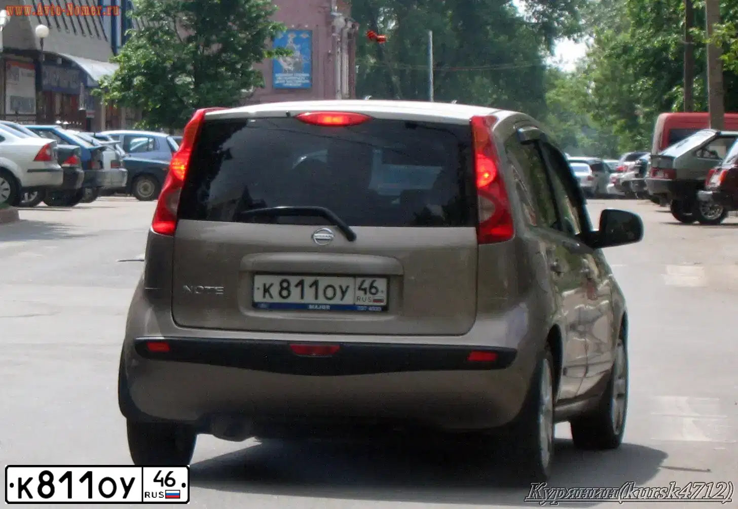 Фото автомобиля NISSAN NOTE, 2007 — госномер К811ОУ46. Цвет: БЕЖЕВЫЙ