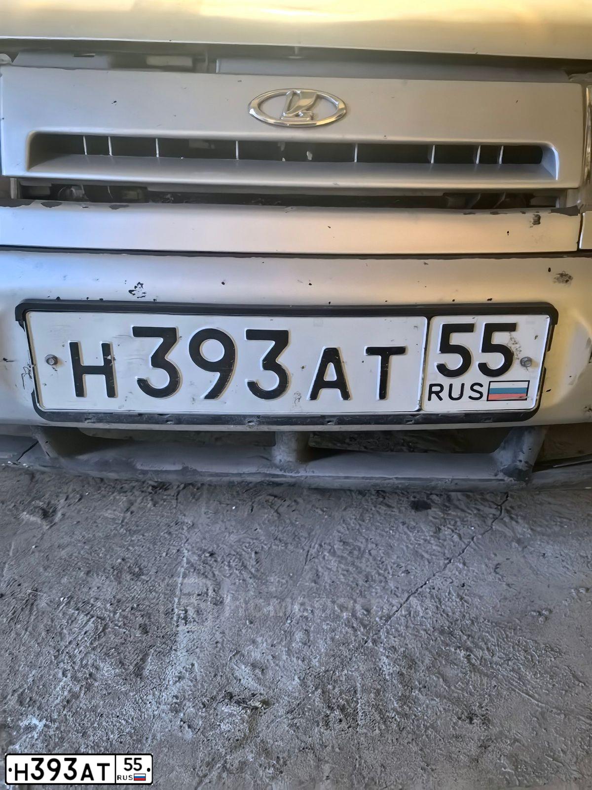 Фото автомобиля LADA 2110 LADA, 2001 — госномер Н393АТ55. Цвет: Белый (светло-серебристый металлик)