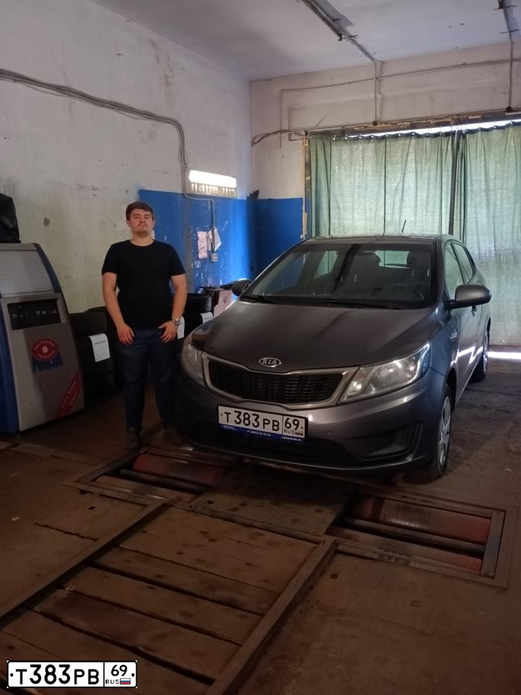 Фото автомобиля KIA RIO, 2012 — госномер Н258УЕ69