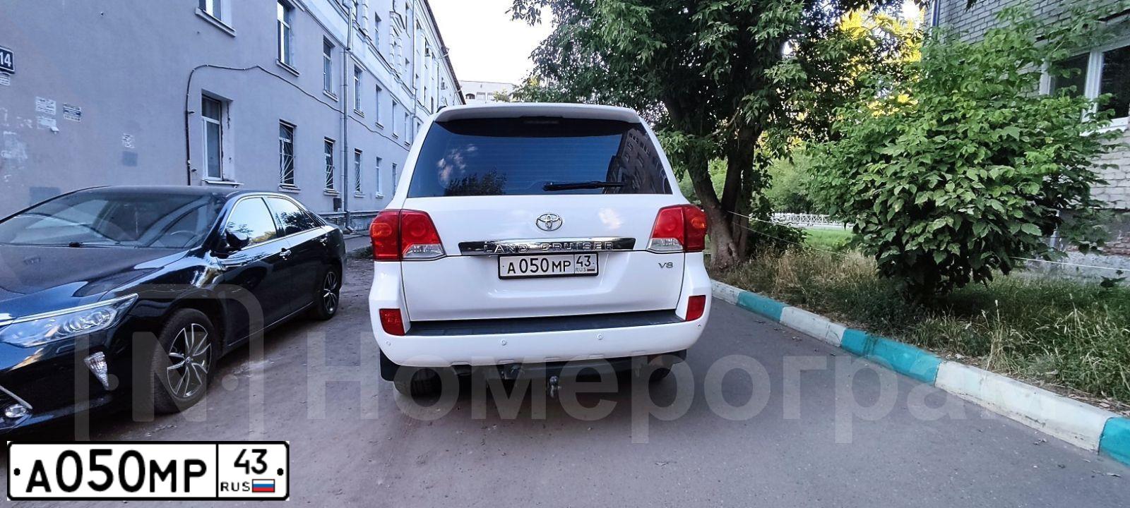Фото автомобиля TOYOTA RAV4, 2015 — госномер В404РЕ43. Цвет: ЧЕРНЫЙ