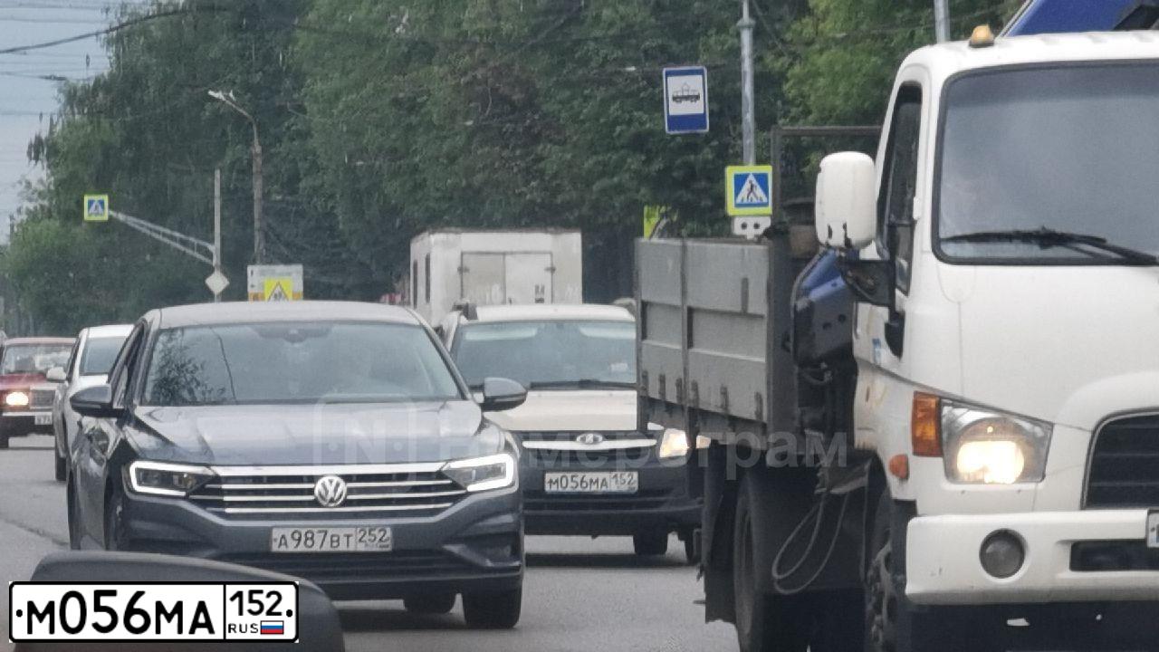 Фото автомобиля LADA 2190 GRANTA, 2013 — госномер М056МА152. Цвет: СЕРЕБРИСТО-БЕЖЕВЫЙ