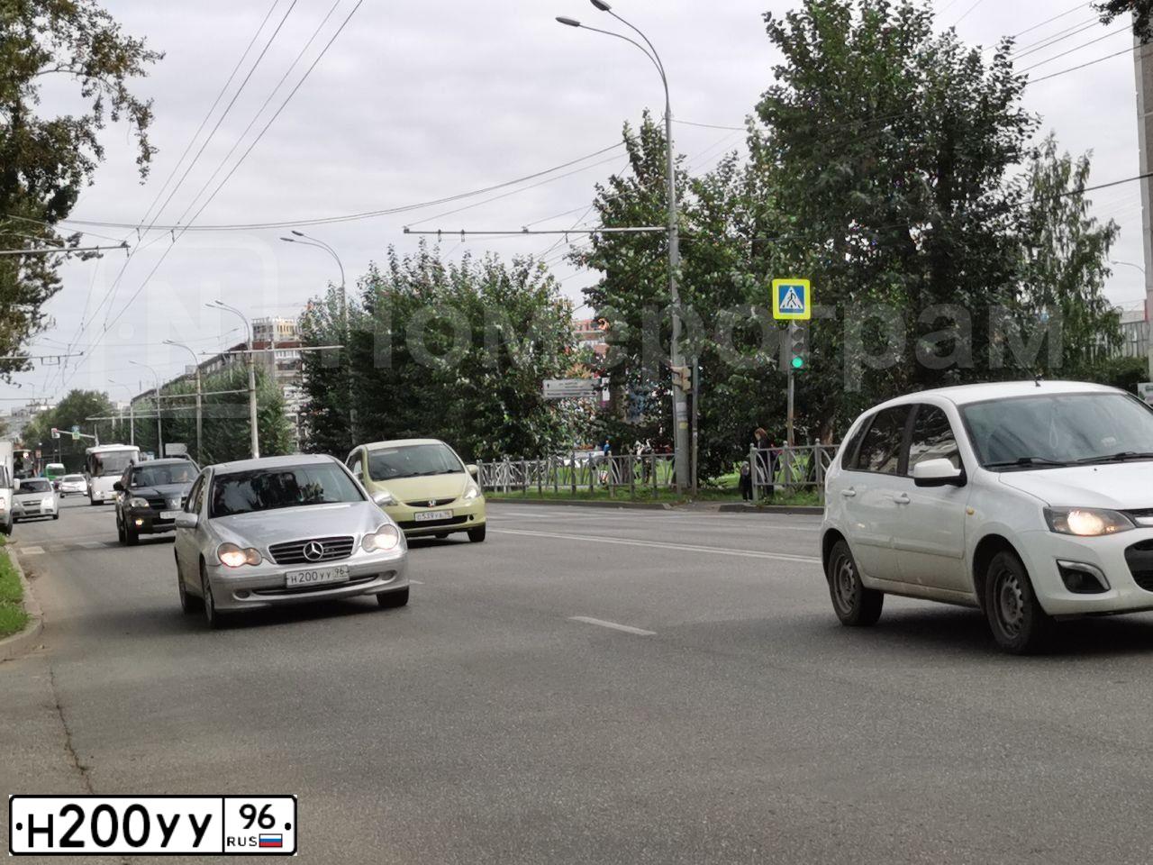 Фото автомобиля MERCEDES C-KLASSE, 2001 — госномер Н200УУ96. Цвет: СЕРЫЙ