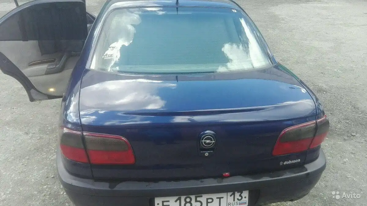 Фото автомобиля OPEL OMEGA, 1998 — госномер Е350ЕР763. Цвет: ТЕМНО-СИНИЙ