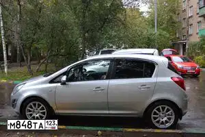 Фото автомобиля OPEL CORSA, 2011 — госномер К381ВХ193. Цвет: СЕРЕБРИСТЫЙ