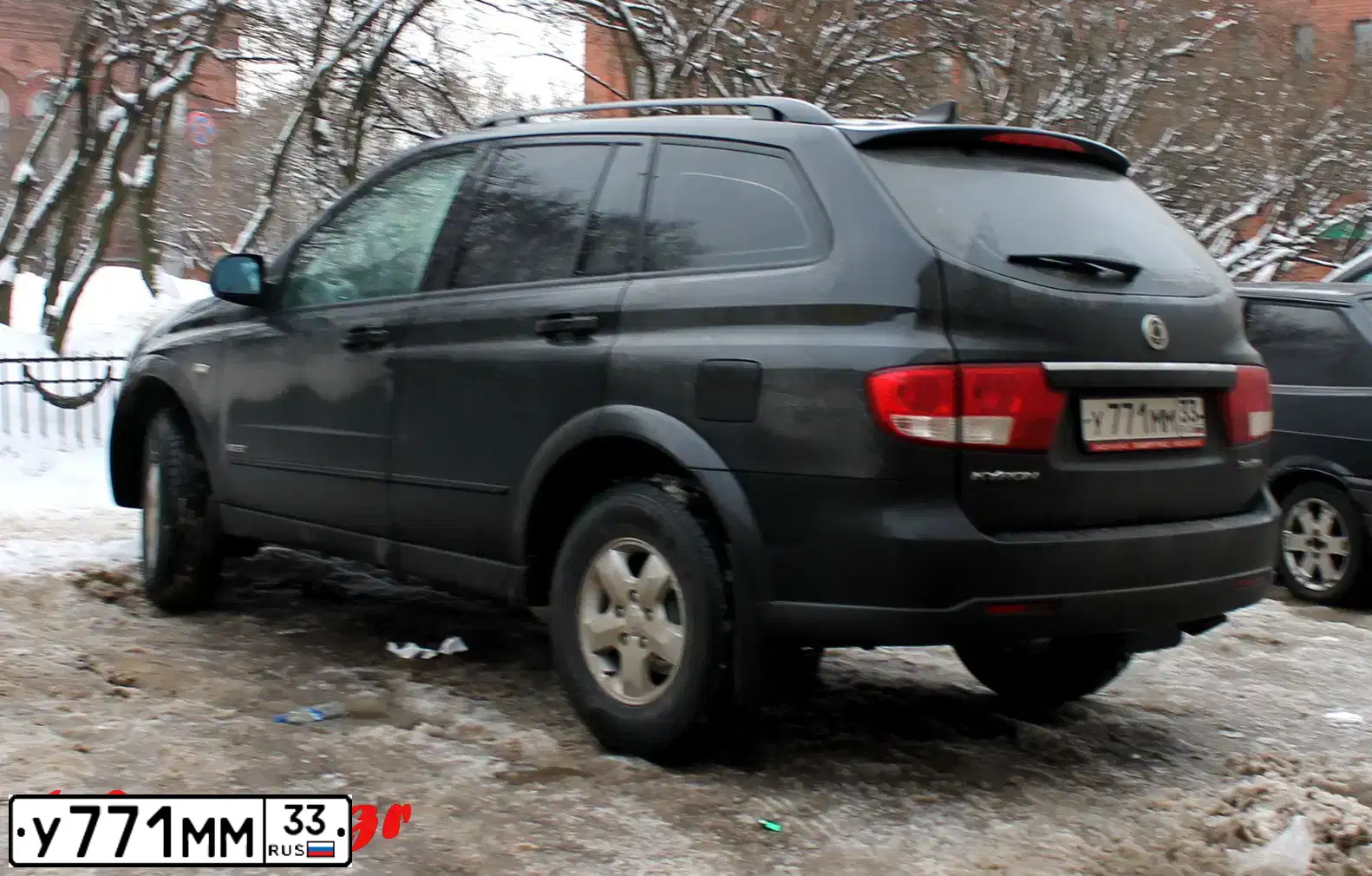 Фото автомобиля SSANGYONG KYRON, 2012 — госномер У771ММ33. Цвет: ЧЕРНЫЙ
