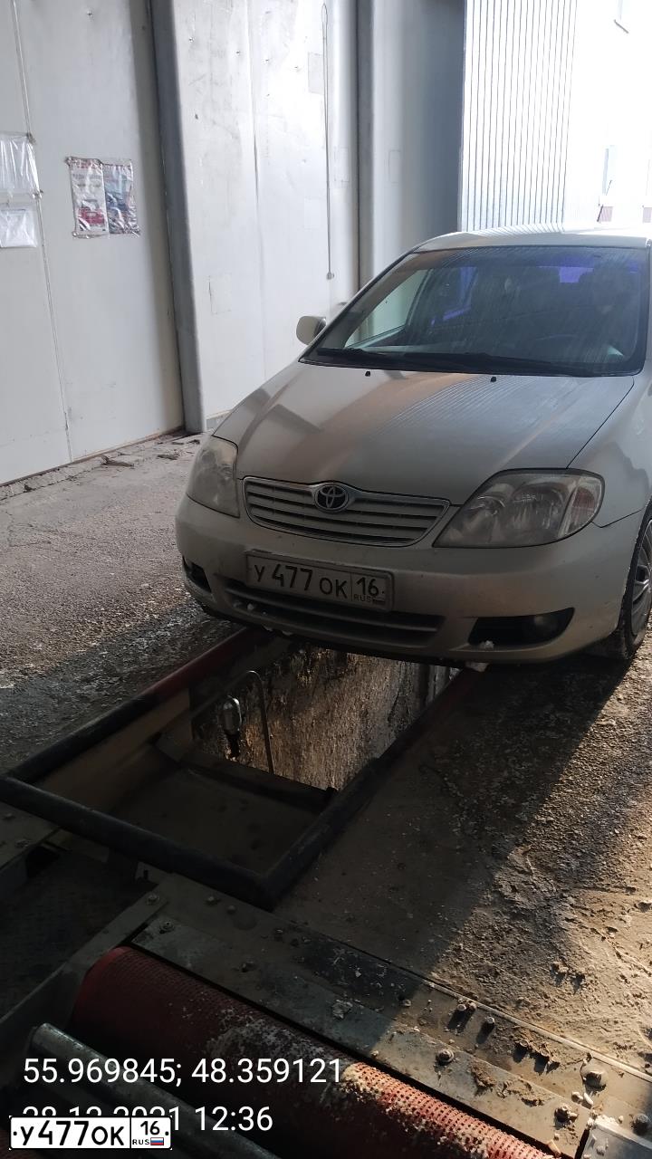 Фото автомобиля TOYOTA COROLLA, 2005 — госномер У477ОК16. Цвет: СЕРЕБРИСТЫЙ