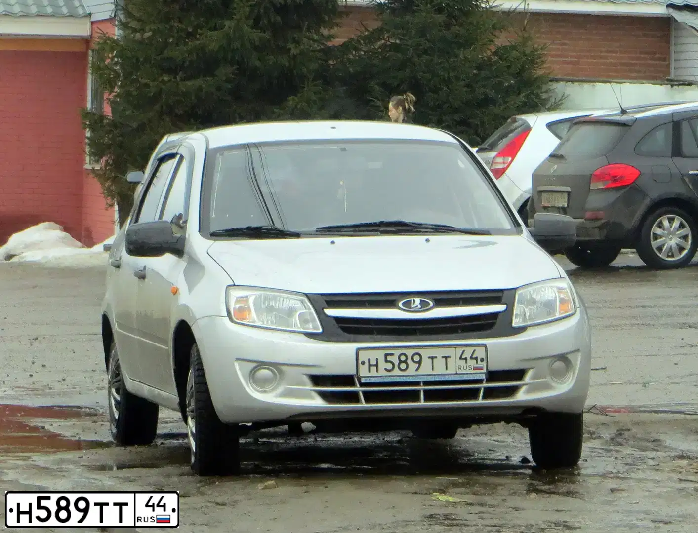 Фото автомобиля LADA 2190 GRANTA, 2012 — госномер Н589ТТ44. Цвет: СЕРЕБРИСТЫЙ