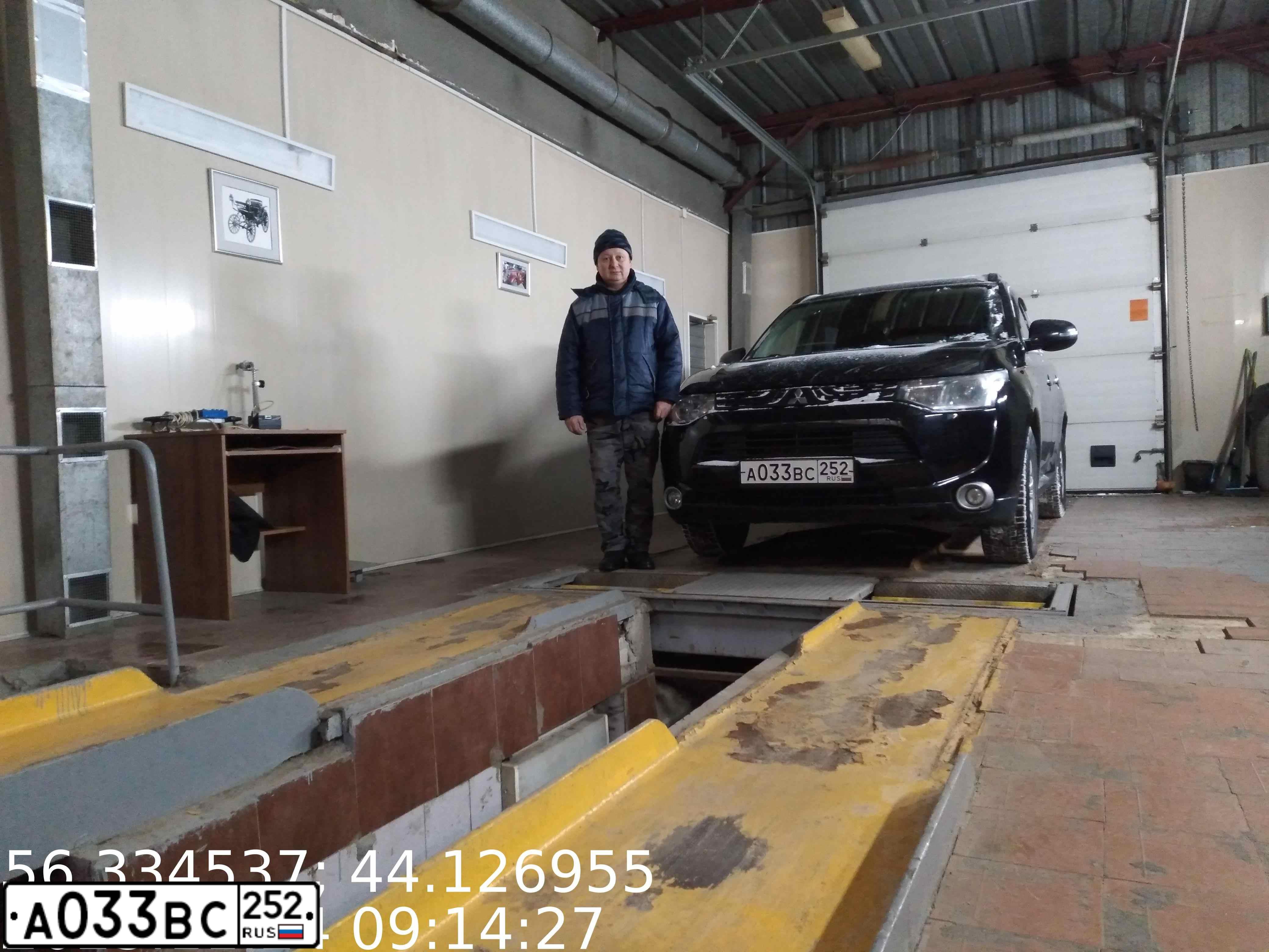 Фото автомобиля MITSUBISHI OUTLANDER, 2012 — госномер А033ВС252. Цвет: ЧЕРНЫЙ