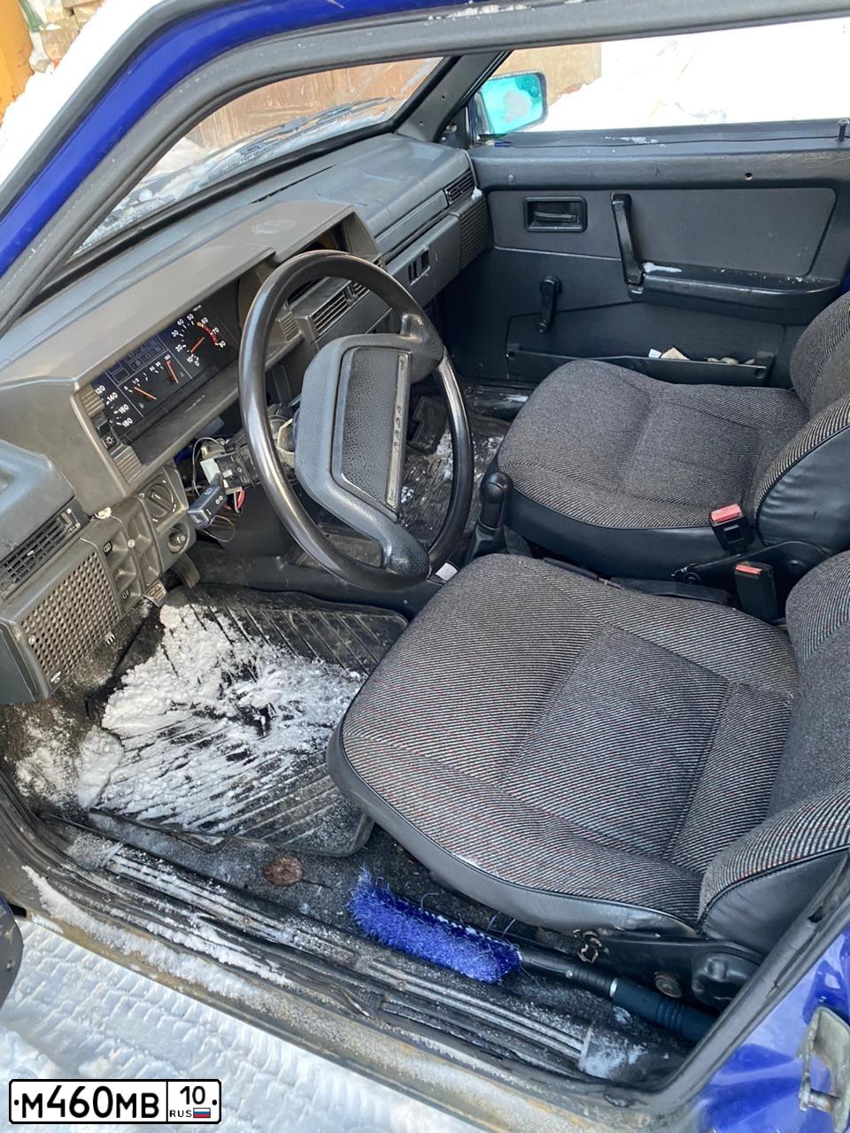Фото автомобиля LADA 2109 SAMARA, 2000 — госномер М460МВ10. Цвет: ТЕМНО-ГОЛУБОЙ