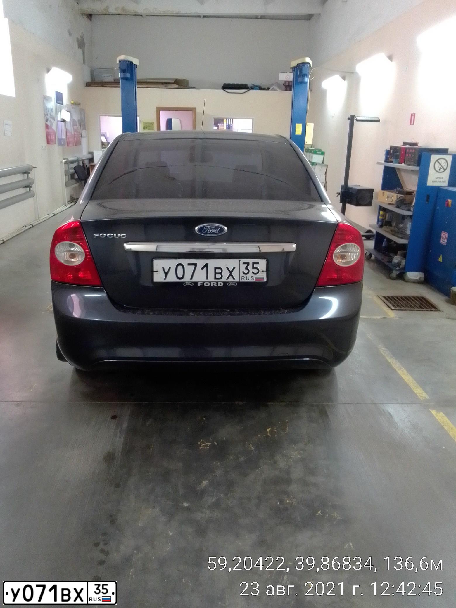 Фото автомобиля FORD FOCUS, 2008 — госномер У071ВХ35. Цвет: ТЕМНО-СЕРЫЙ