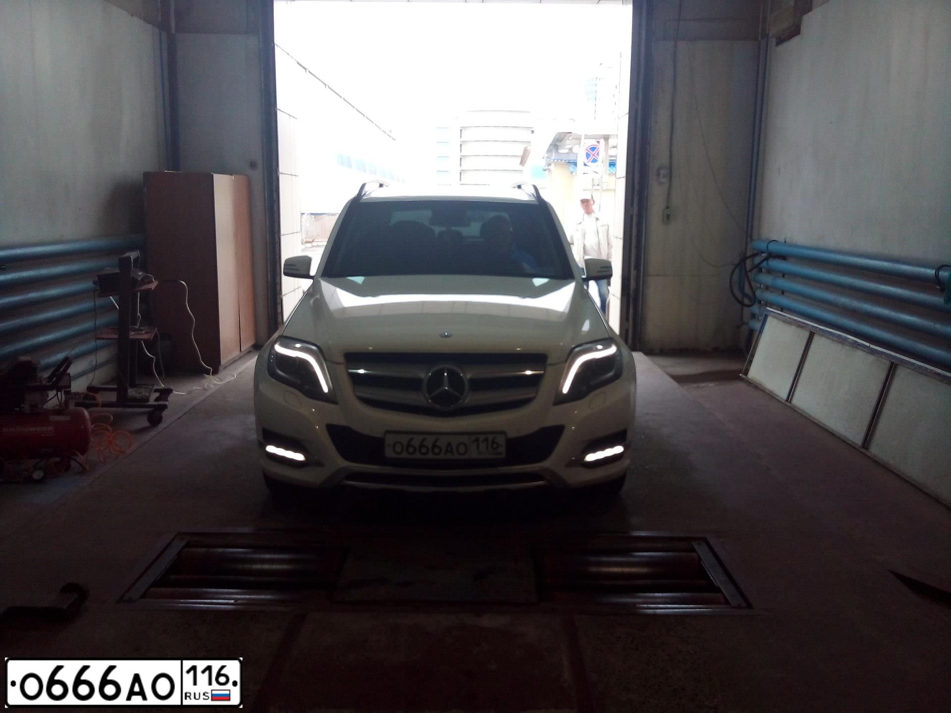 Фото автомобиля MERCEDES GLK-KLASSE, 2014 — госномер Х973КА56. Цвет: Белый