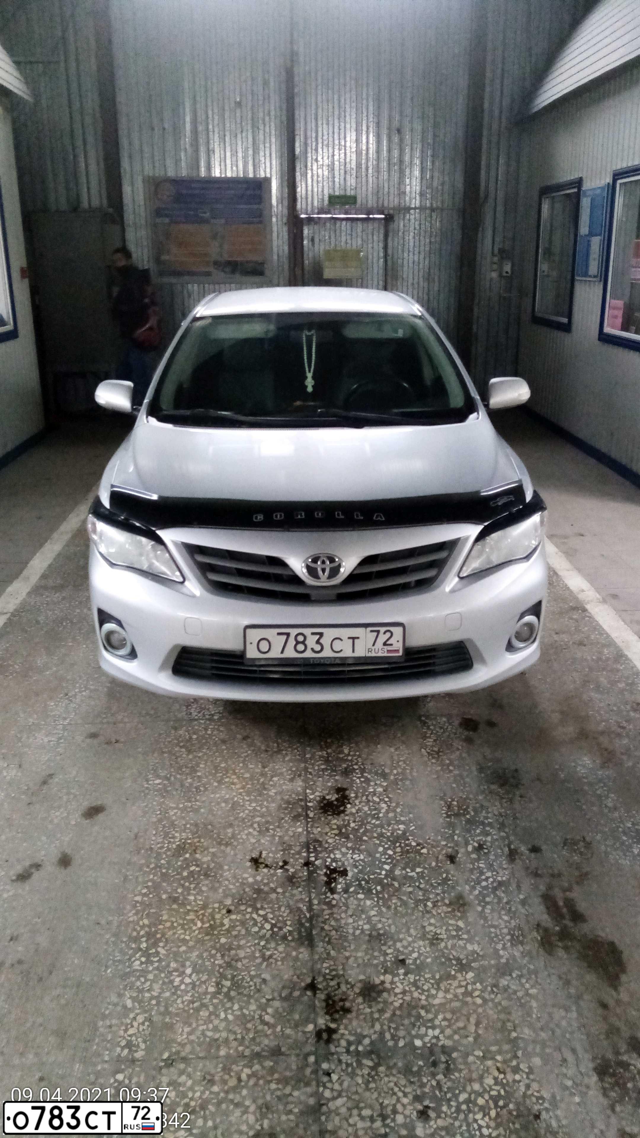 Фото автомобиля TOYOTA COROLLA, 2013 — госномер У335ТА72. Цвет: СЕРЕБРИСТЫЙ