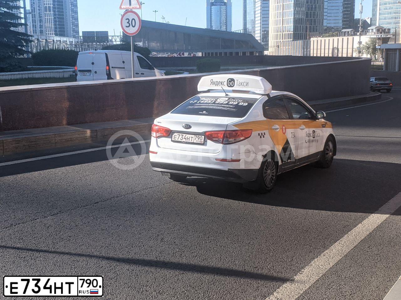 Фото автомобиля FORD FOCUS, 2012 — госномер В721МК159. Цвет: Белый