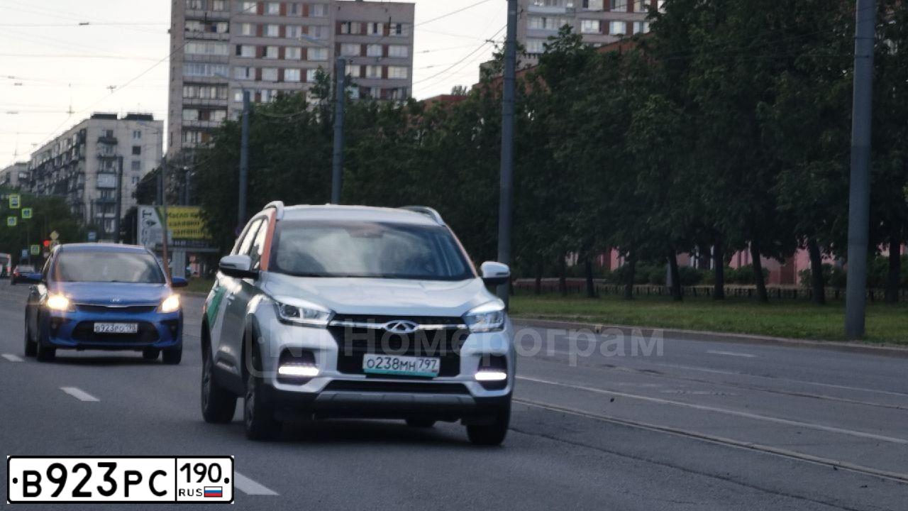 Фото автомобиля MITSUBISHI OUTLANDER, 2011 — госномер Т620ЕН550. Цвет: Серый
