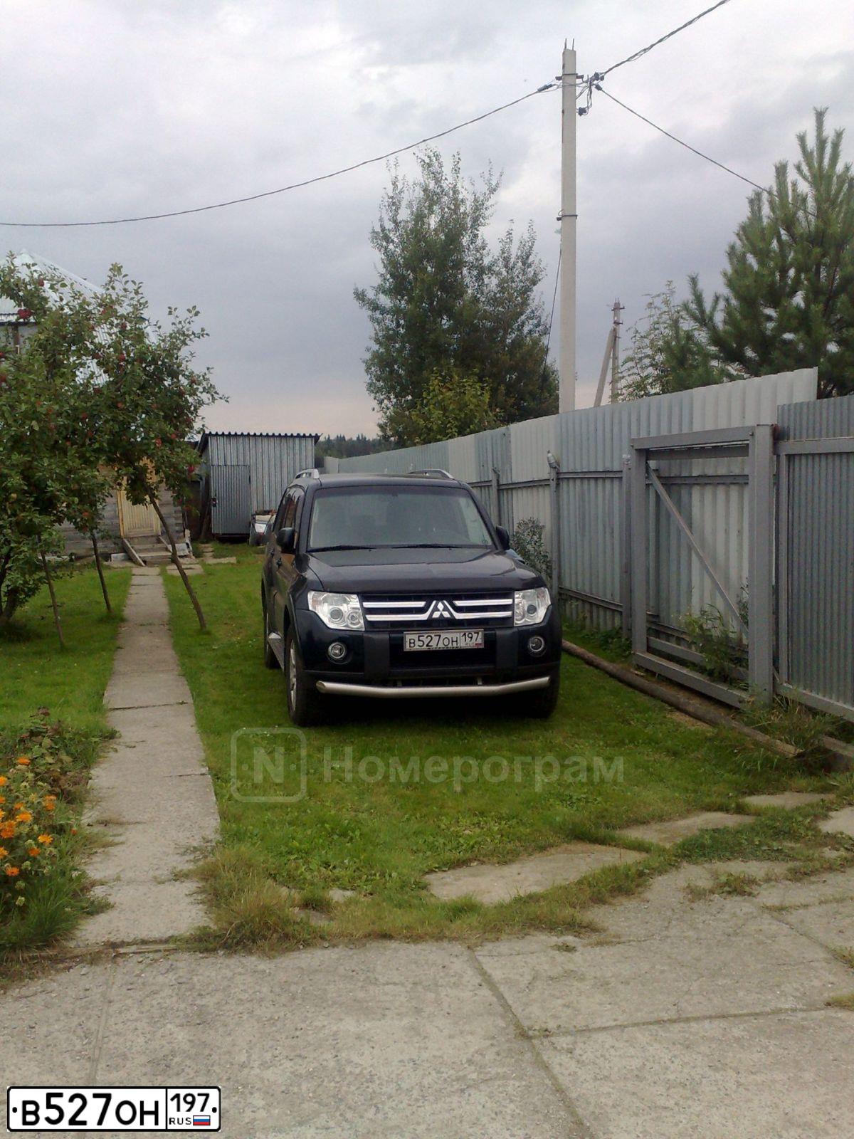 Фото автомобиля MITSUBISHI PAJERO, 2007 — госномер В333РР99. Цвет: ЗЕЛЕНЫЙ