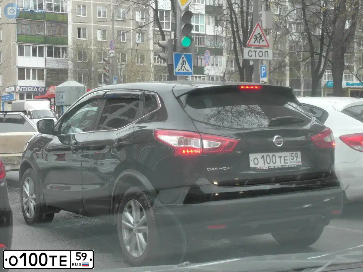 Фото автомобиля NISSAN QASHQAI, 2011 — госномер К593НЕ159. Цвет: ФИОЛЕТОВЫЙ