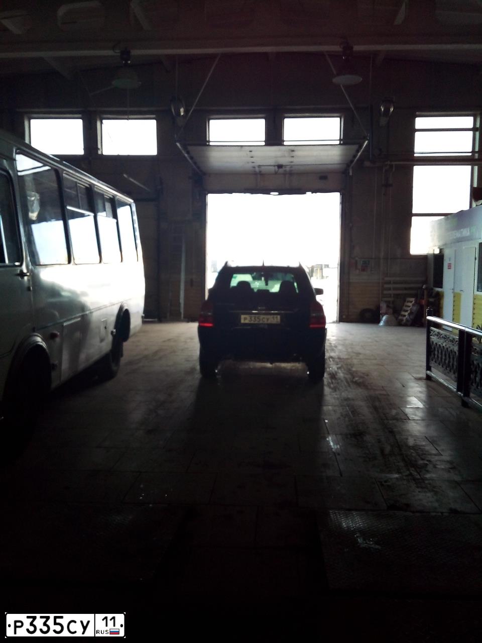 Фото автомобиля KIA SPORTAGE, 2006 — госномер Р335СУ11. Цвет: ЧЕРНЫЙ