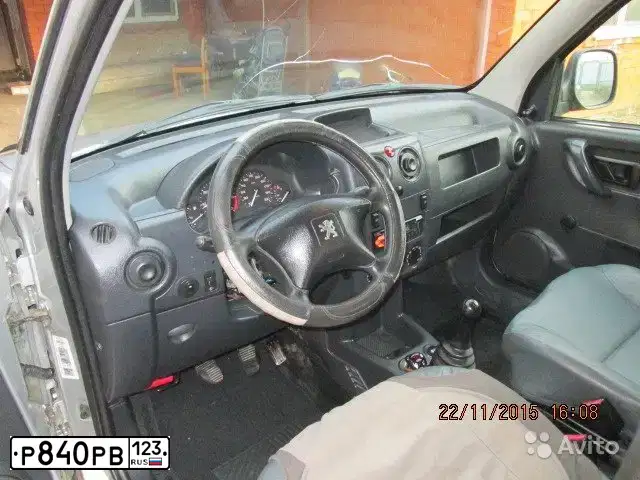 Фото автомобиля PEUGEOT PARTNER, 2004 — госномер Р840РВ123. Цвет: СЕРЫЙ