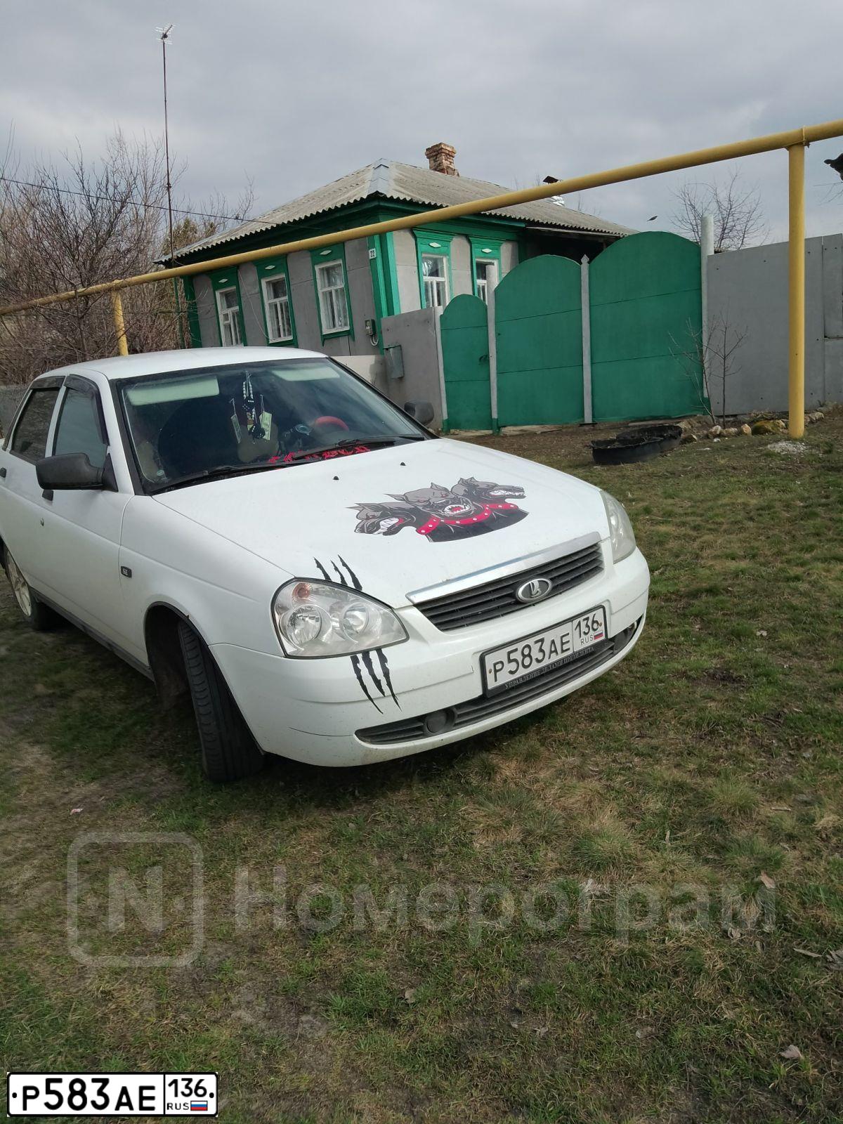 Фото автомобиля LADA 2170 PRIORA, 2010 — госномер Р583АЕ136. Цвет: Белый