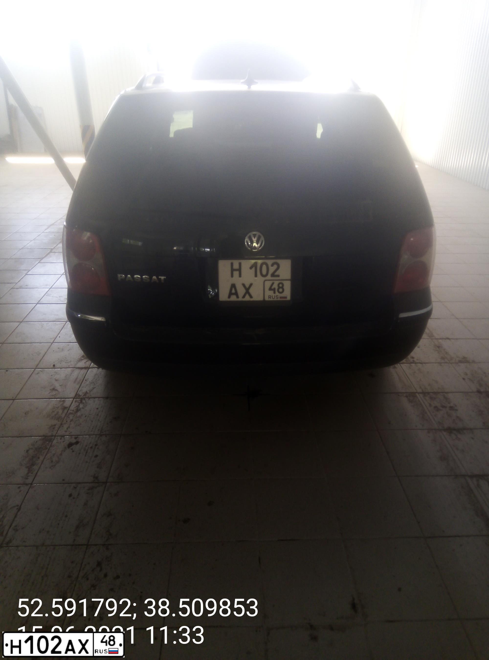 Фото автомобиля VOLKSWAGEN PASSAT, 2001 — госномер Н102АХ48. Цвет: ЧЕРНЫЙ