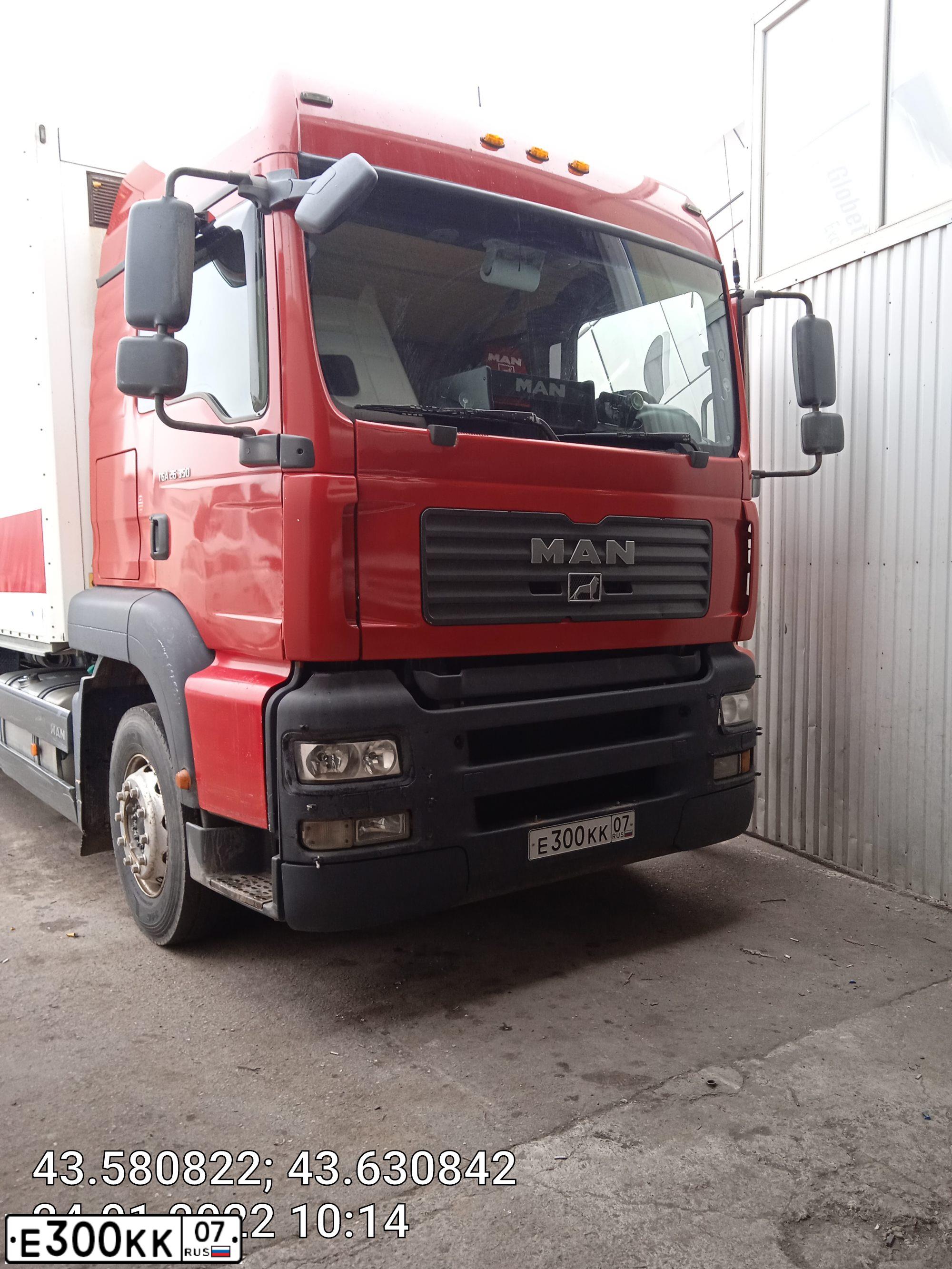 Фото автомобиля MAN TGA 26.XXX /6X2/, 2010 — госномер Е300КК07. Цвет: КРАСНО-БЕЛЫЙ