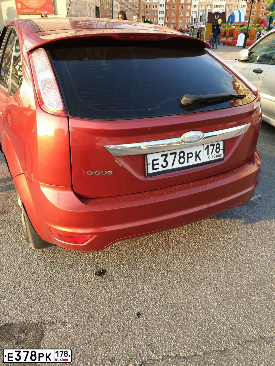 Фото автомобиля FORD FOCUS, 2008 — госномер Е378РК178. Цвет: Оранжевый