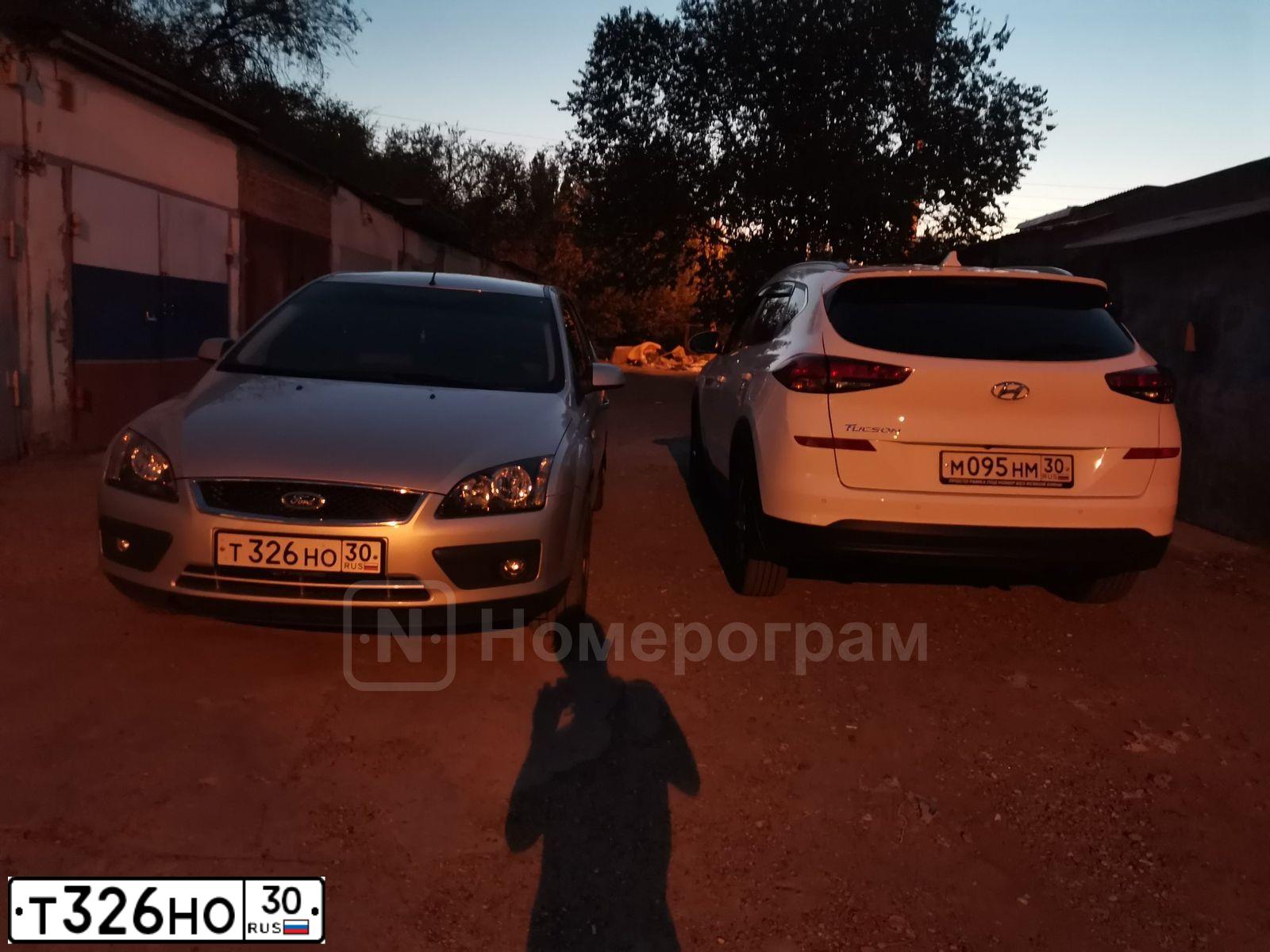 Фото автомобиля FORD FOCUS, 2007 — госномер Т326НО30. Цвет: Серебристый